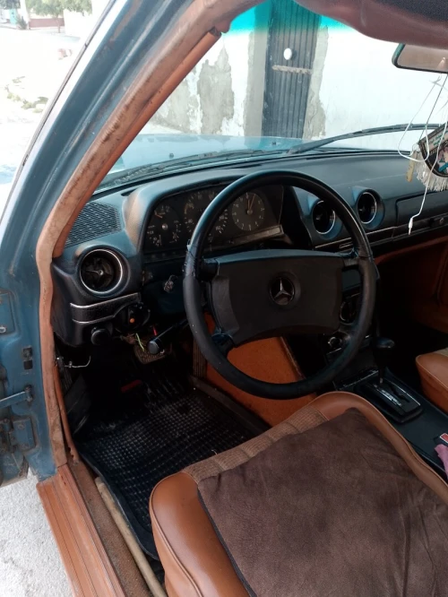 Mercedes W123 1976 240D