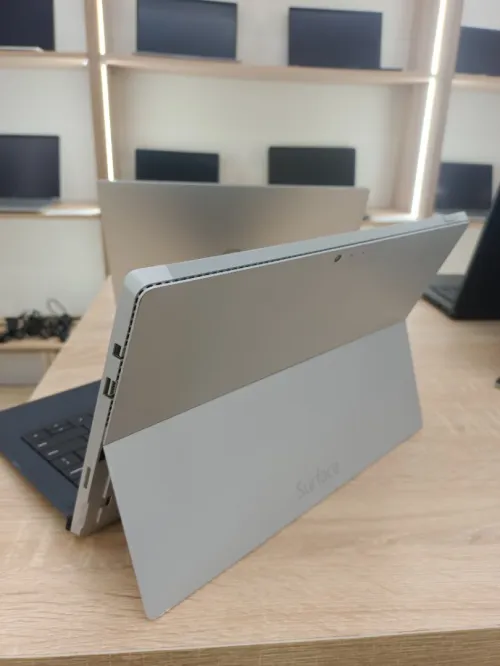 Tablette Microsoft  Surface i3 4/64 Microsoft Surface i3 4/64 état comme neuf