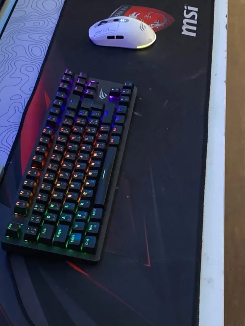 Clavier Mecanique Gaming RGB + Souris Gaming sans fil RGB + Tapis Souris 