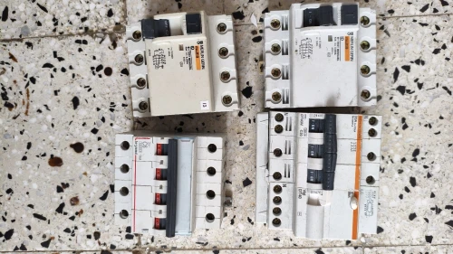 Lot Disjoncteurs électrique