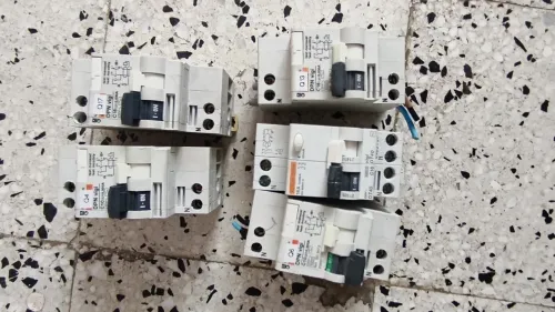 Lot Disjoncteurs électrique