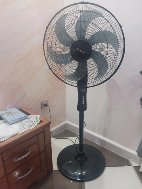Ventilateur vertical avec télécommande et 3 vitesses variable 