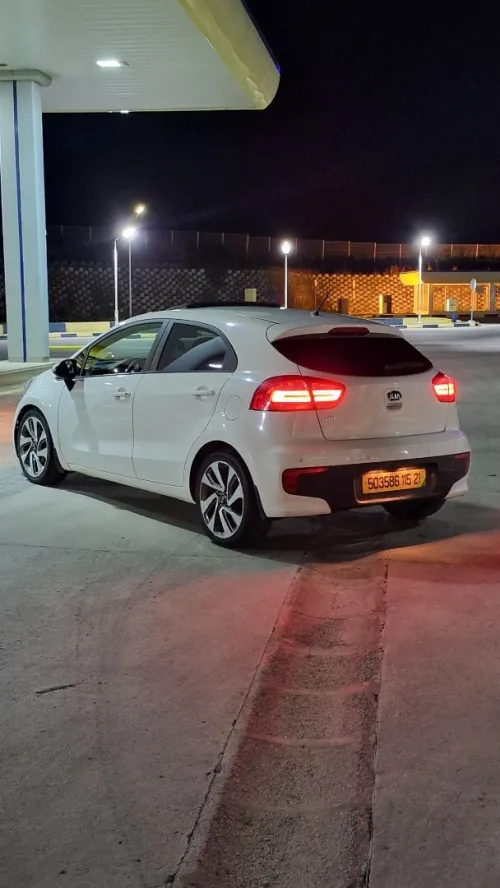 Kia Rio 5 portes 2015 Funny Facelift 