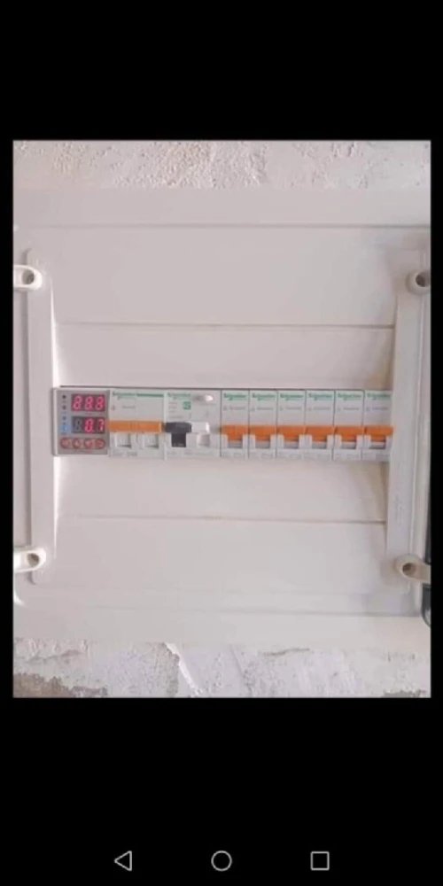 ÉLECTRICIEN 