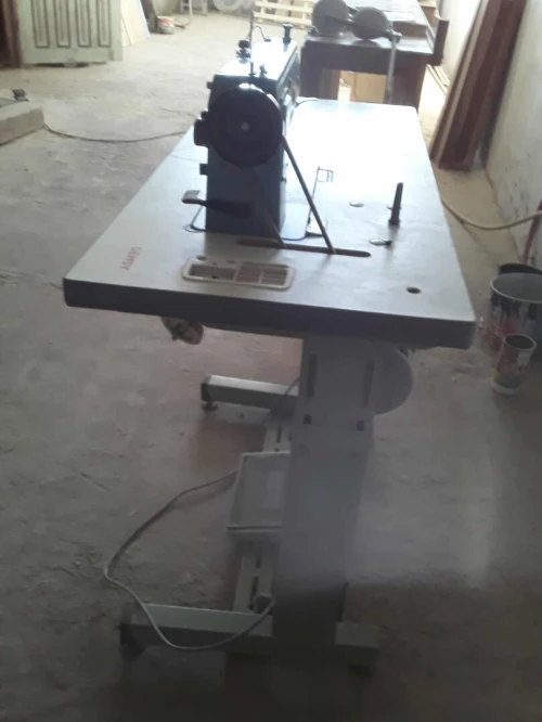 Laser Graveur  et Machine a coudre zigzag  