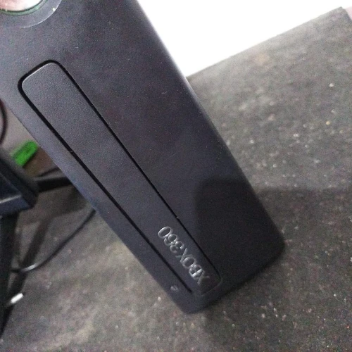 Xbox 360 Slim 250GB noire en bon état