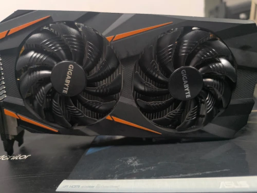 Lot de 3 Cartes Graphiques Gigabyte en Parfait État, Performances au Rendez-vous !