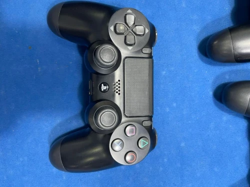 Les manettes PS4
