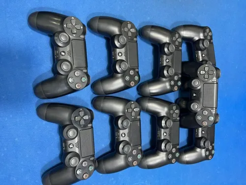 Les manettes PS4