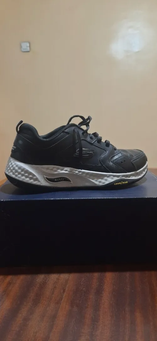 SKECHERS