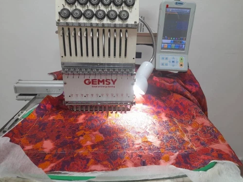 Machine électronique de broderie