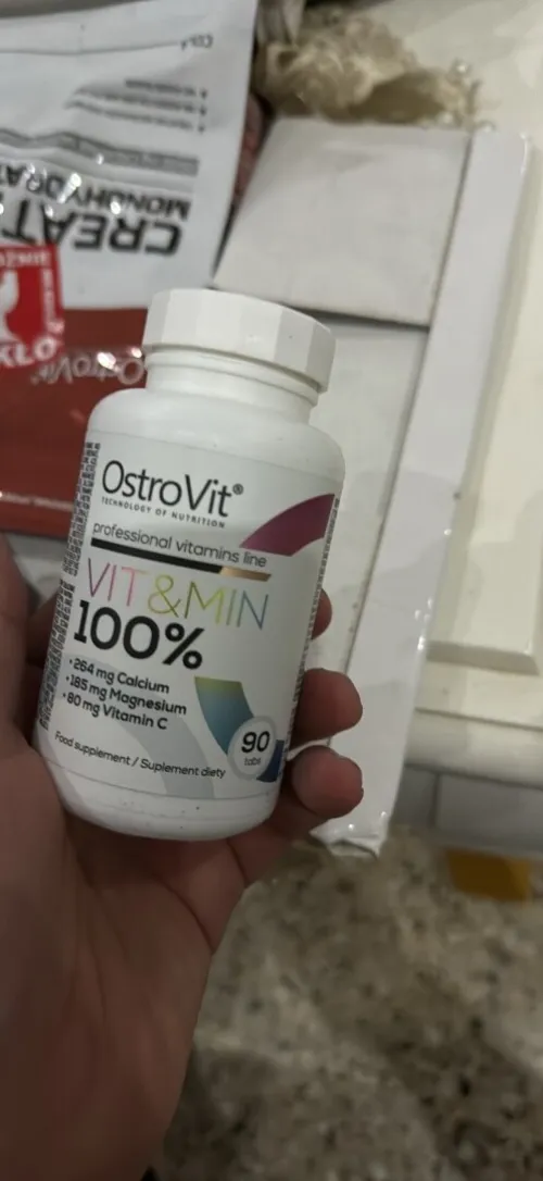 Ostro vit