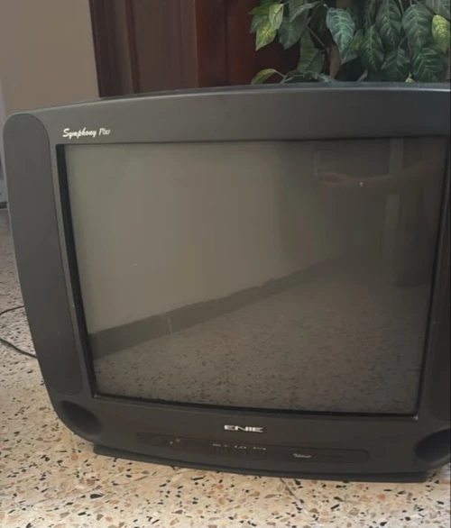 2 anciennes télévisions à ventre