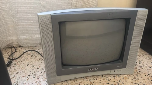 2 anciennes télévisions à ventre