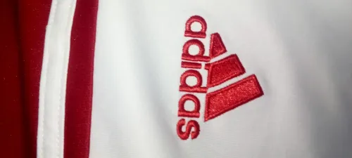 قميص كرة قدم Adidas أصلي  للبيع  - فريق: SG Pfinztal (ألمانيا) - الماركة: Adidas - الرقم: 8 من الخلف - الحالة: مليحة بزاف / شبه جديدة - التصميم: أحمر وأبيض  قميص نادر تاع فريق أوروبي السعر: 400