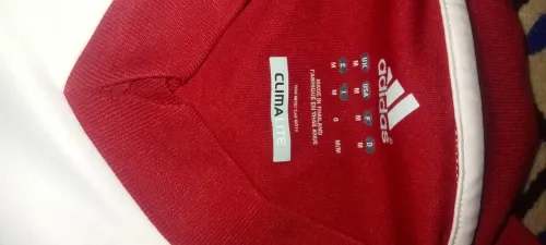 قميص كرة قدم Adidas أصلي  للبيع  - فريق: SG Pfinztal (ألمانيا) - الماركة: Adidas - الرقم: 8 من الخلف - الحالة: مليحة بزاف / شبه جديدة - التصميم: أحمر وأبيض  قميص نادر تاع فريق أوروبي السعر: 400