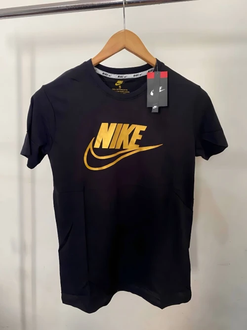 T-shirt nike