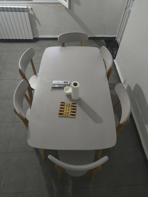 Table à manger avec 6 chaises