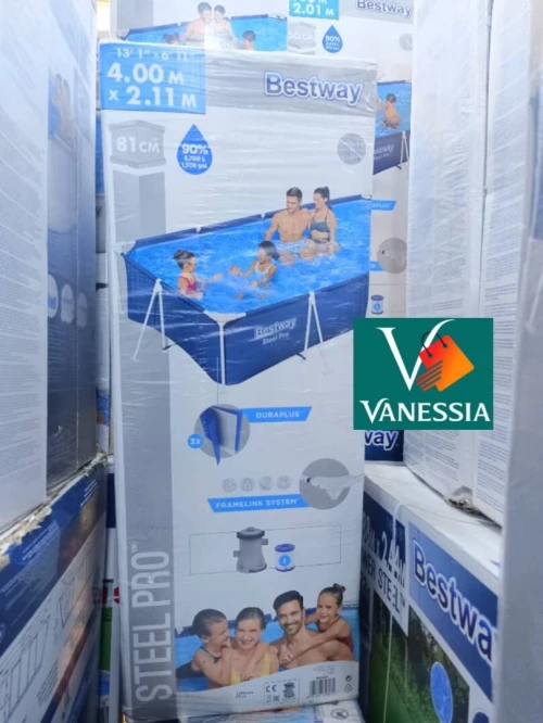 Piscine avec moteur