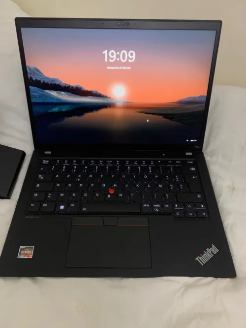 Thinkpad t14s Ryzen 7 7840u 32gb ddr5