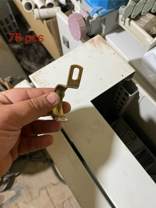 Colier en U / fixation pour tube et gaine