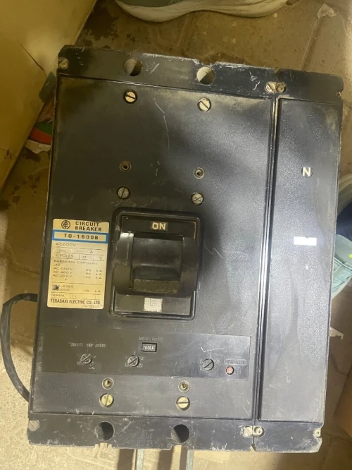 Disjoncteur 4P 1600 A