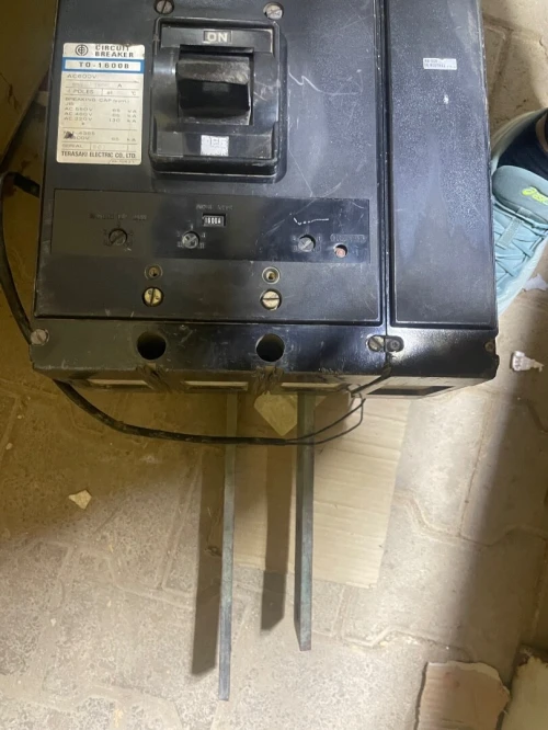 Disjoncteur 4P 1600 A