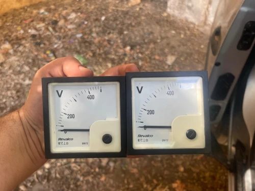 Voltmètre analogique REVALCO