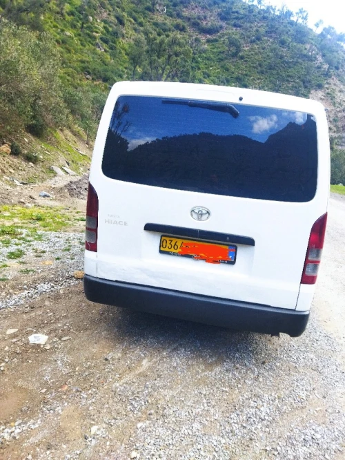 Toyota Hiace 2013