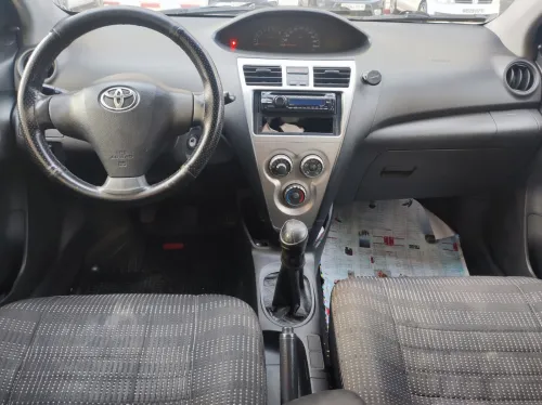 Toyota Yaris Sedan 2011 Base clim