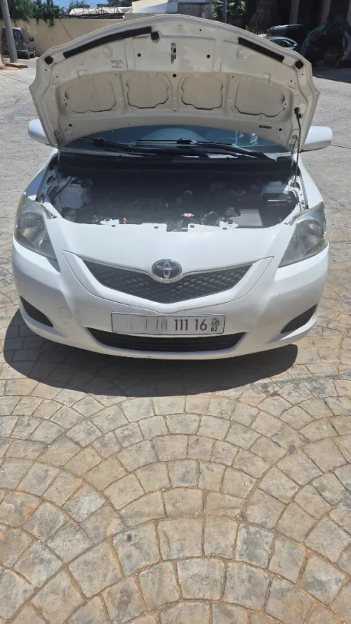 Toyota Yaris Sedan 2011 Base clim