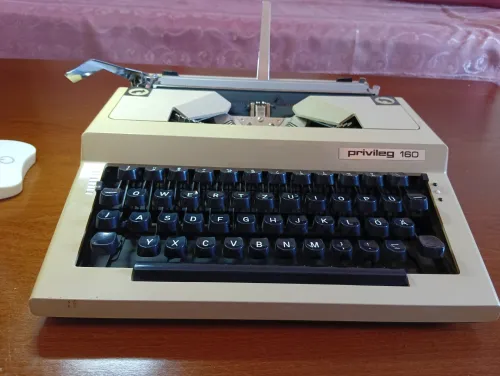 MACHINE A ECRIRE PRIVILEGE 160
