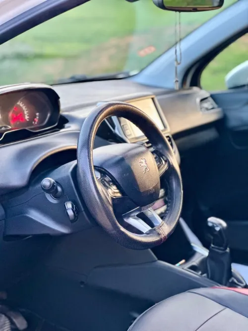Peugeot 208 2015 Allure