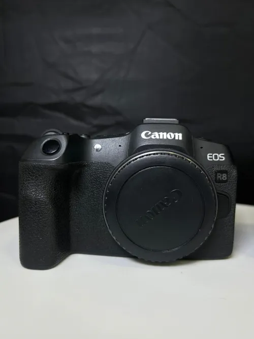 Canon r8