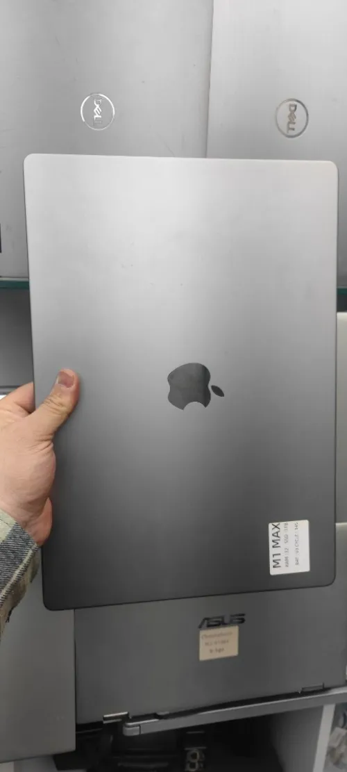 MacBook pro M1 max 16