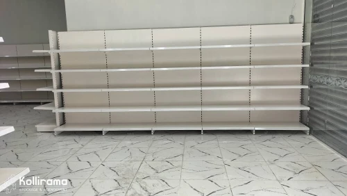 Rayonnage de superette / Etagere / Étagère / Gondole
