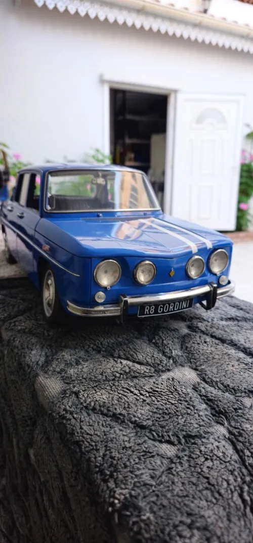 Renault R8 Gordini 1/8 altaya