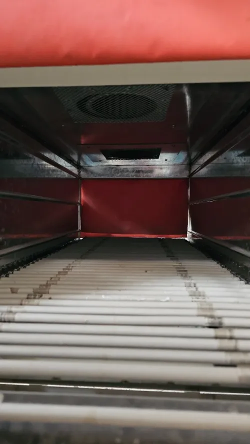 Cellophaneuse avec tunnel 