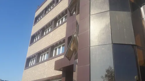 Traitement de façades     (façades ventilées en céramique, porcelaine, terre cuite et HPL)