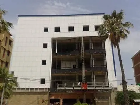 Traitement de façades     (façades ventilées en céramique, porcelaine, terre cuite et HPL)