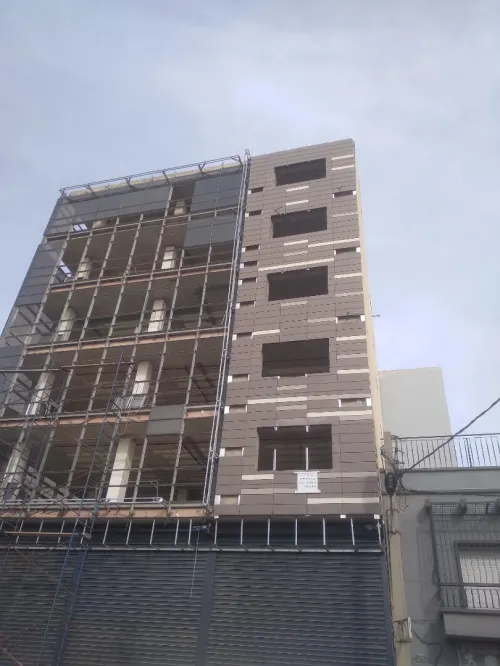 Traitement de façades     (façades ventilées en céramique, porcelaine, terre cuite et HPL)