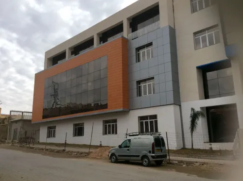 Traitement de façades     (façades ventilées en céramique, porcelaine, terre cuite et HPL)