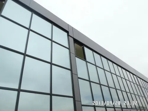 Traitement de façades     (façades ventilées en céramique, porcelaine, terre cuite et HPL)