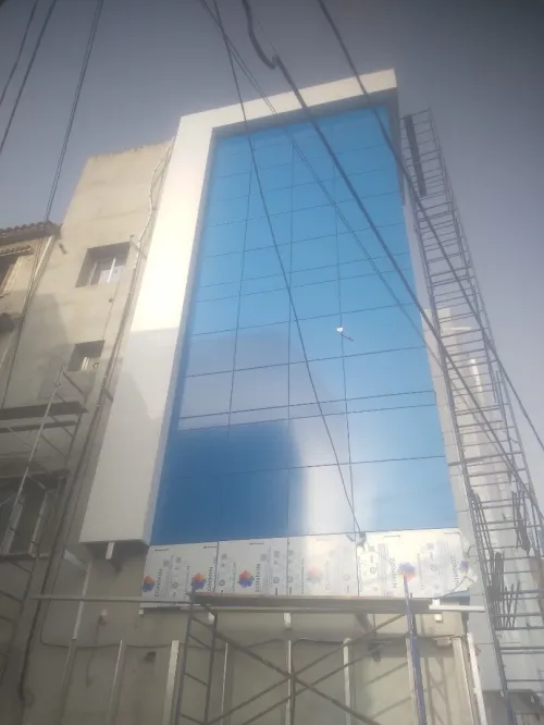 Traitement de façades     (façades ventilées en céramique, porcelaine, terre cuite et HPL)