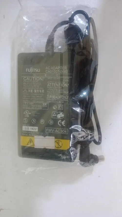 CHARGEUR LAPTOP PC PORTABLE ( DESTOCKAGE )
