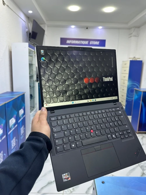 THINKPAD T14 CORE : RYZEN 5 PRO 8540U DISC :  512 GB  (SSD)  RAM : 32 GB