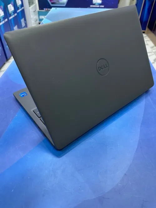 DELL LATITUDE 3550 CORE : INTEL I5 - 1335U DISC : 512 GB  (SSD)  RAM : 16 GB  