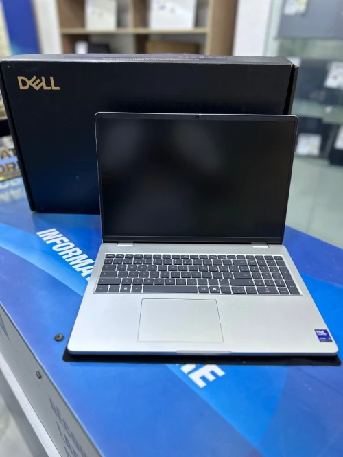 DELL PRO 16 V-pro CORE : ULTRA 5  235U DISC : 256 GB  (SSD)  RAM : 16 GB