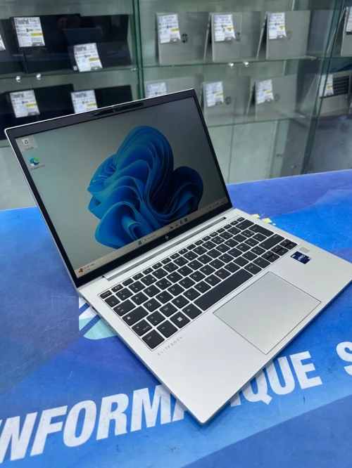 HP ELITEBOOK 830 G10 CORE : INTEL I5 - 1345U DISC :  256 GB  (SSD)  RAM : 16 GB