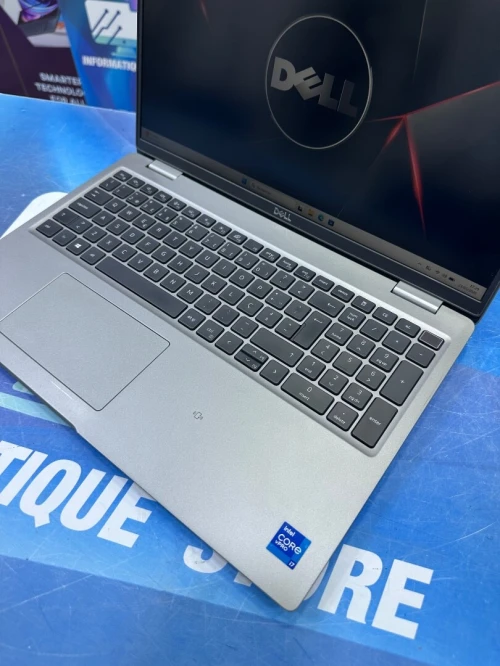DELL LATITUDE 5521 CORE : INTEL i7 - 11850H DISC :  512 GB  (SSD)  RAM : 16 GB DDR 4 Intel UHD + MX 450